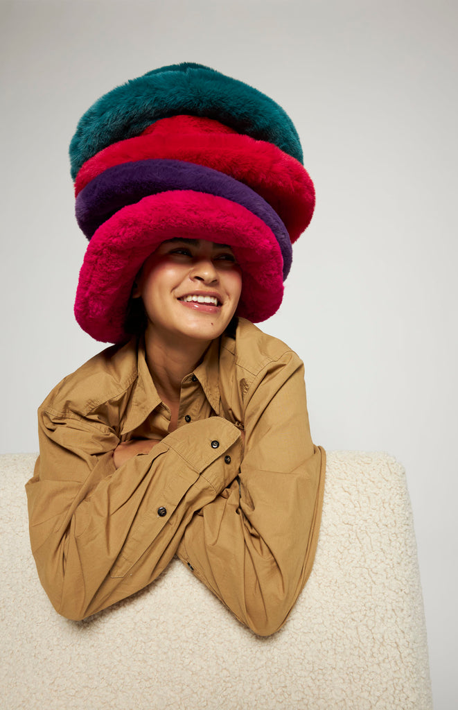 All Things Mochi - Signatures - Falling for You - Prinsen Faux Fur Hat - Fuchsia - Faux fur bucket hat (front)