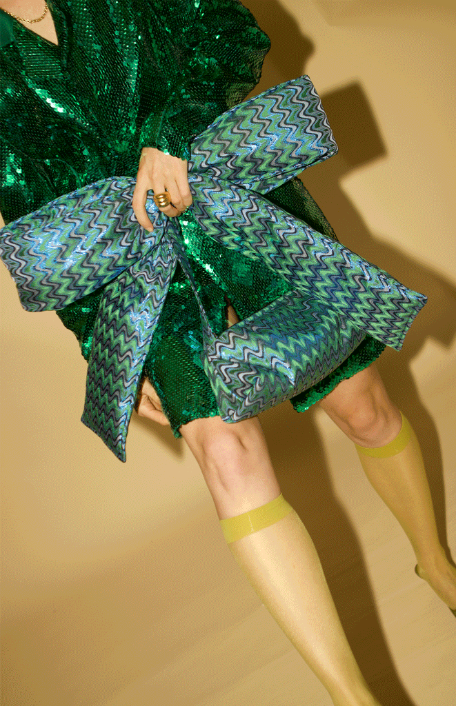 All-Things-Mochi_Amsterdam_Boogie-Bow-Bag-Green_Model