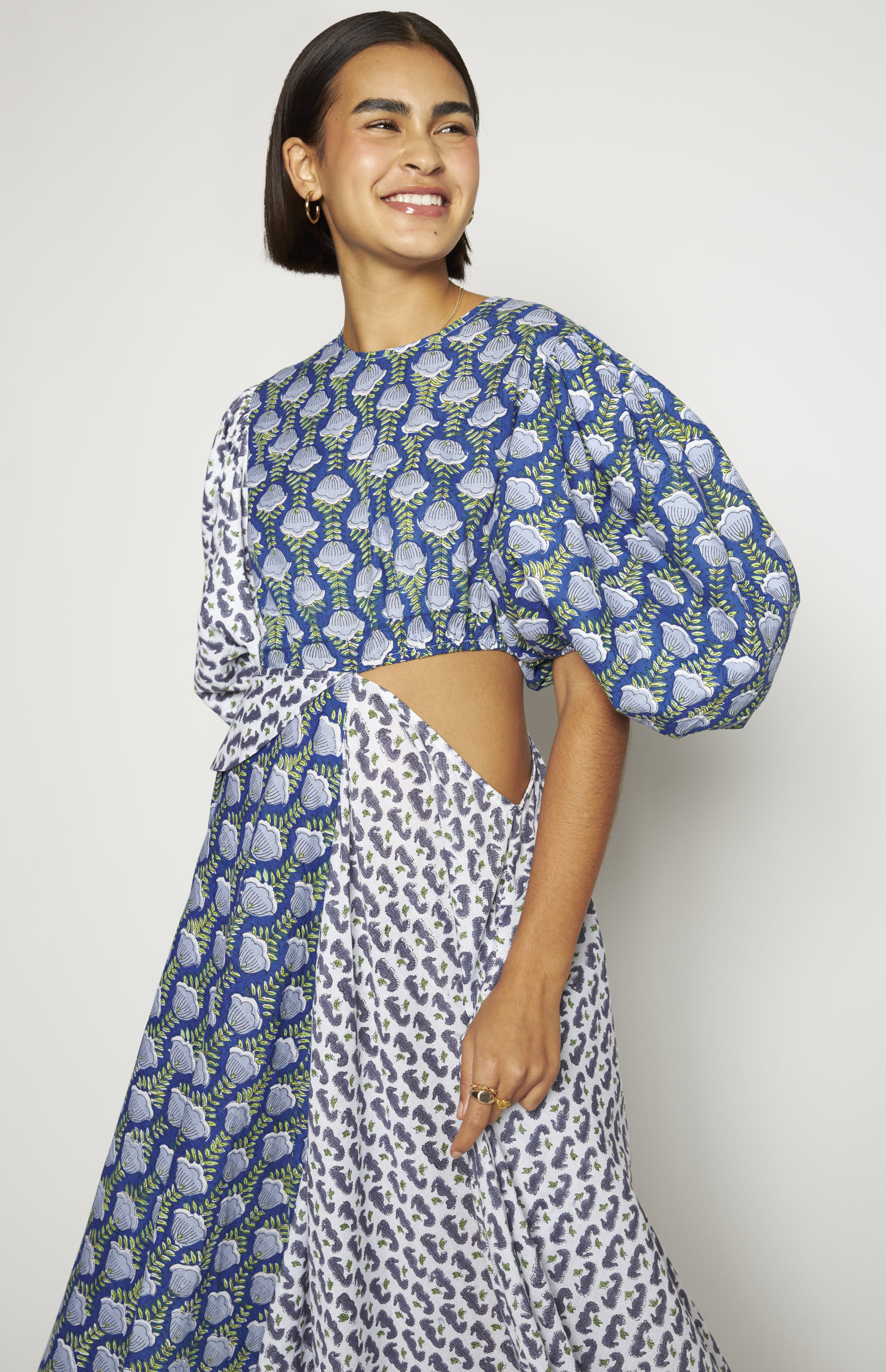 【もも 】Chloe ドレス　ブルー Chloe Dress Blue | Shop Online | Mochi ® Official Store